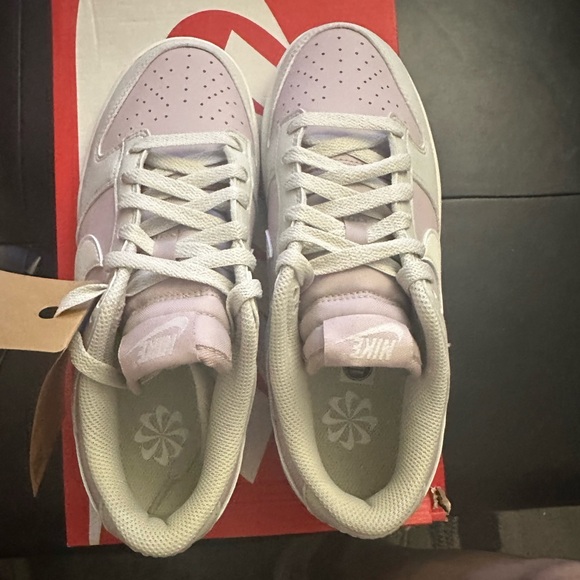 Brand new women’s Nike dunk low size 8 - Picture 3 of 6